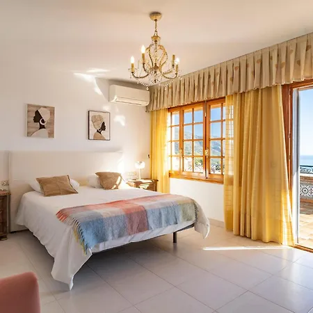 Holiday home 4 Bedroom Gorgeous In *