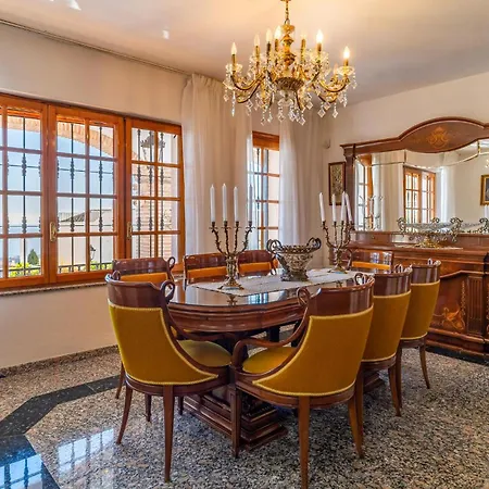 4 Bedroom Gorgeous In *