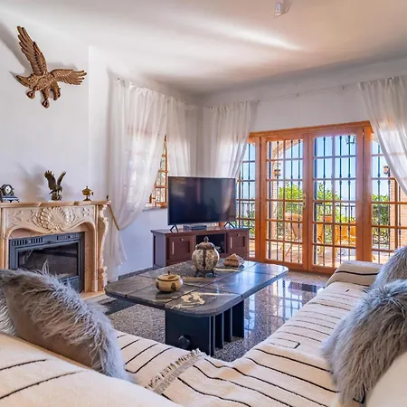 4 Bedroom Gorgeous In Holiday home Mijas