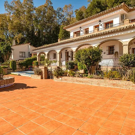Holiday home 4 Bedroom Gorgeous In *