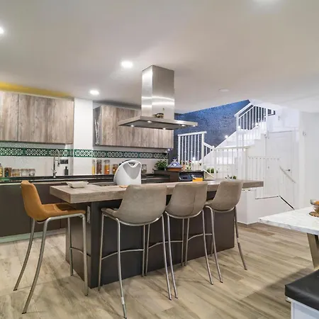 4 Bedroom Gorgeous In Casa de Férias *