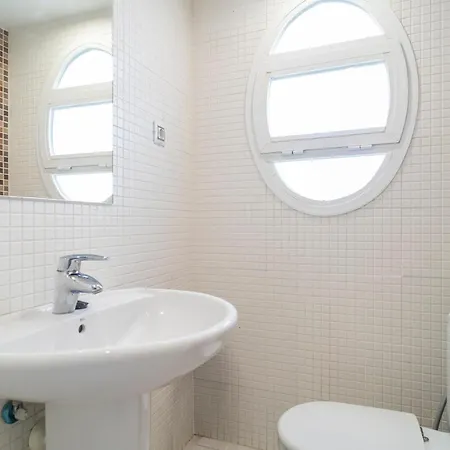 4 Bedroom Gorgeous In Casa de Férias *