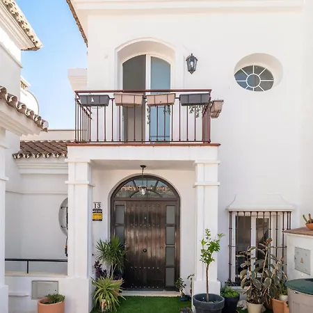 4 Bedroom Gorgeous In Casa de Férias *