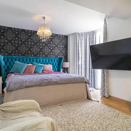 4 Bedroom Gorgeous In Casa de Férias Mijas