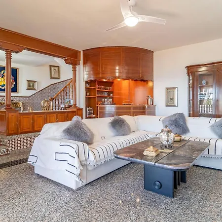 度假居 4 Bedroom Gorgeous In